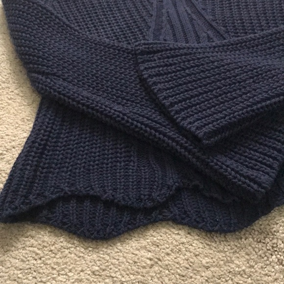 SOLD🤍 Aerie Scallop Hem Cropped Sweater 💙 - Picture 2 of 7